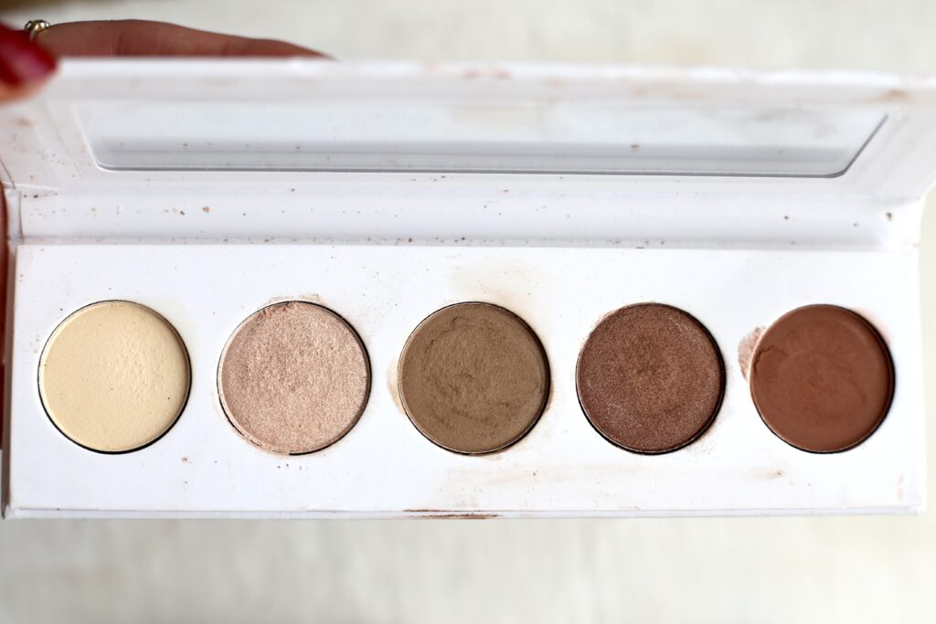 well people eyeshadow palette clean and talc free
